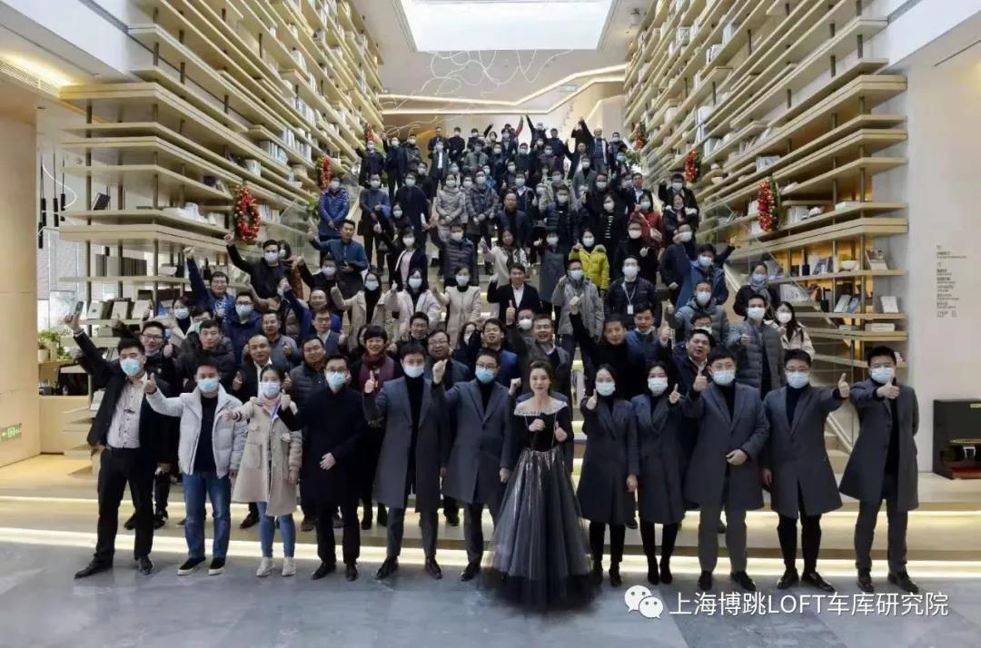 许昌全国一百多人在华侨城汉口道6号参观研讨LOFT专利车库技术！